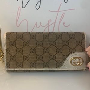 GUCCI Momogram Wallet with Interior Zip GUC